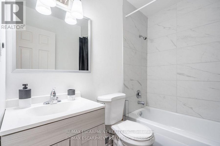 Photo 4 of 8 596 Grey Street, Brantford ON