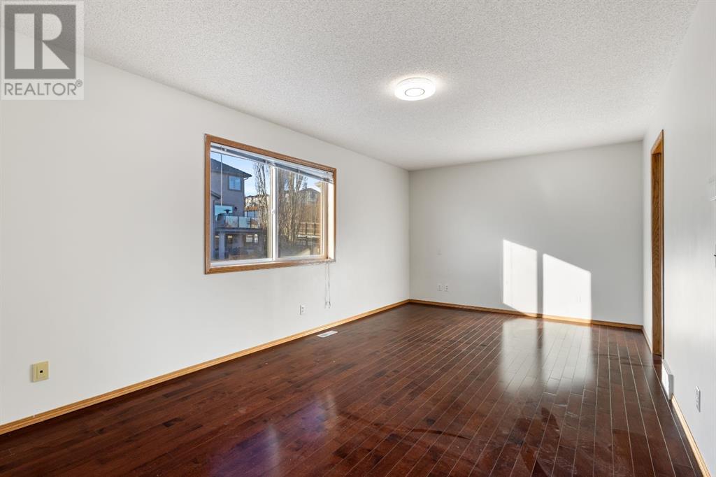 Single Family House for Sale in  Edgeridge Mews NW Edgemont Calgary 