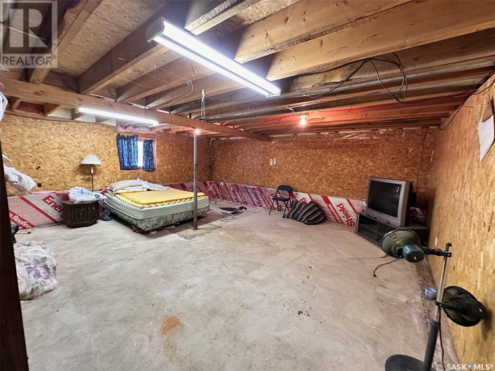 Photo 11 of 706 Railway Street, Chitek Lake SK