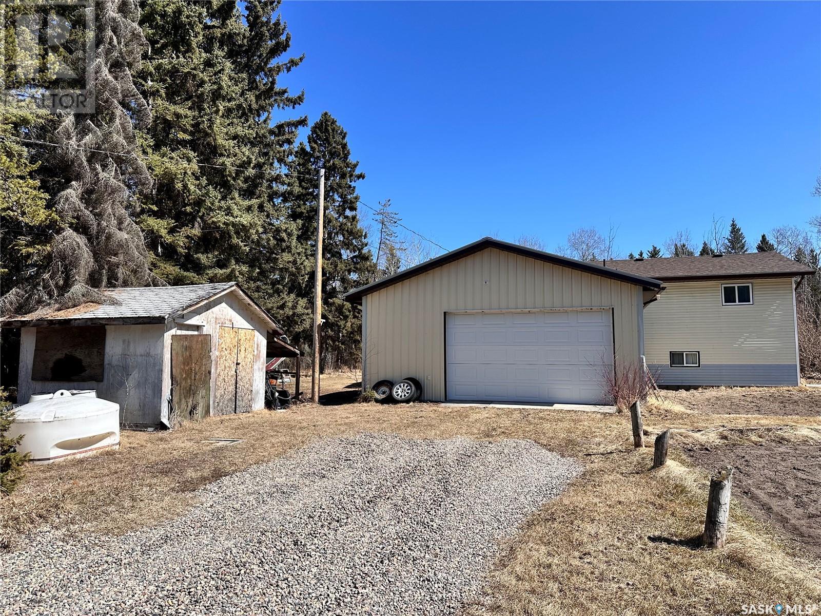 Photo 18 of 706 Railway Street, Chitek Lake SK