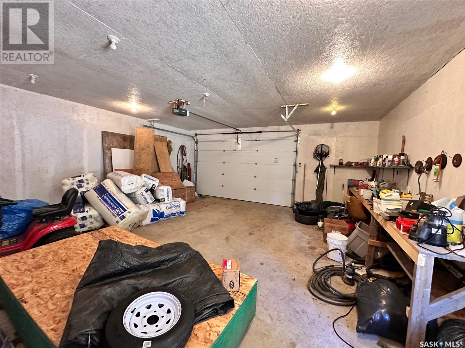 Photo 19 of 706 Railway Street, Chitek Lake SK
