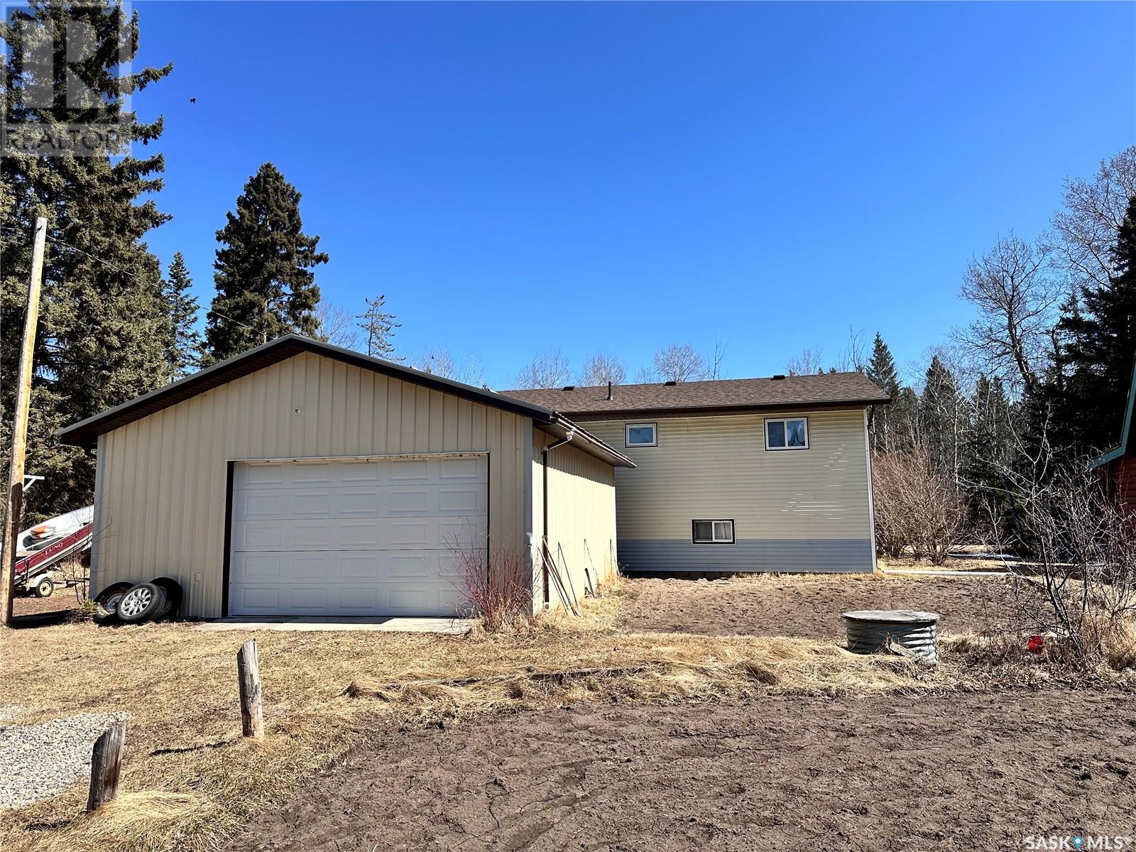 Photo 21 of 706 Railway Street, Chitek Lake SK