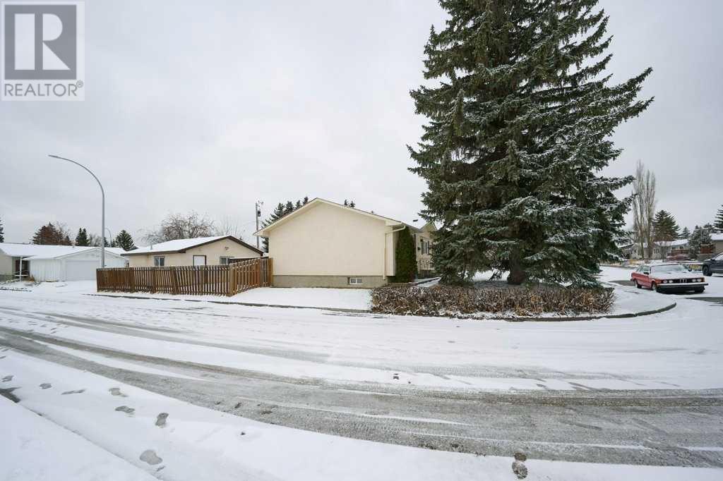 Single Family House Bungalow for Sale in  Atlanta Crescent SE Acadia Calgary 