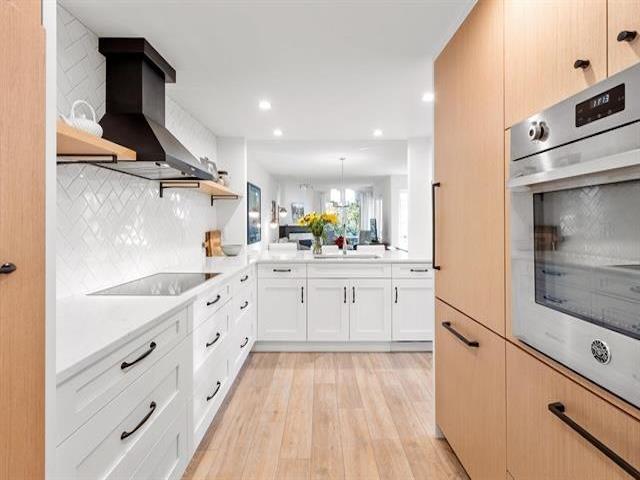 1508 BLACKWOOD STREET, White Rock