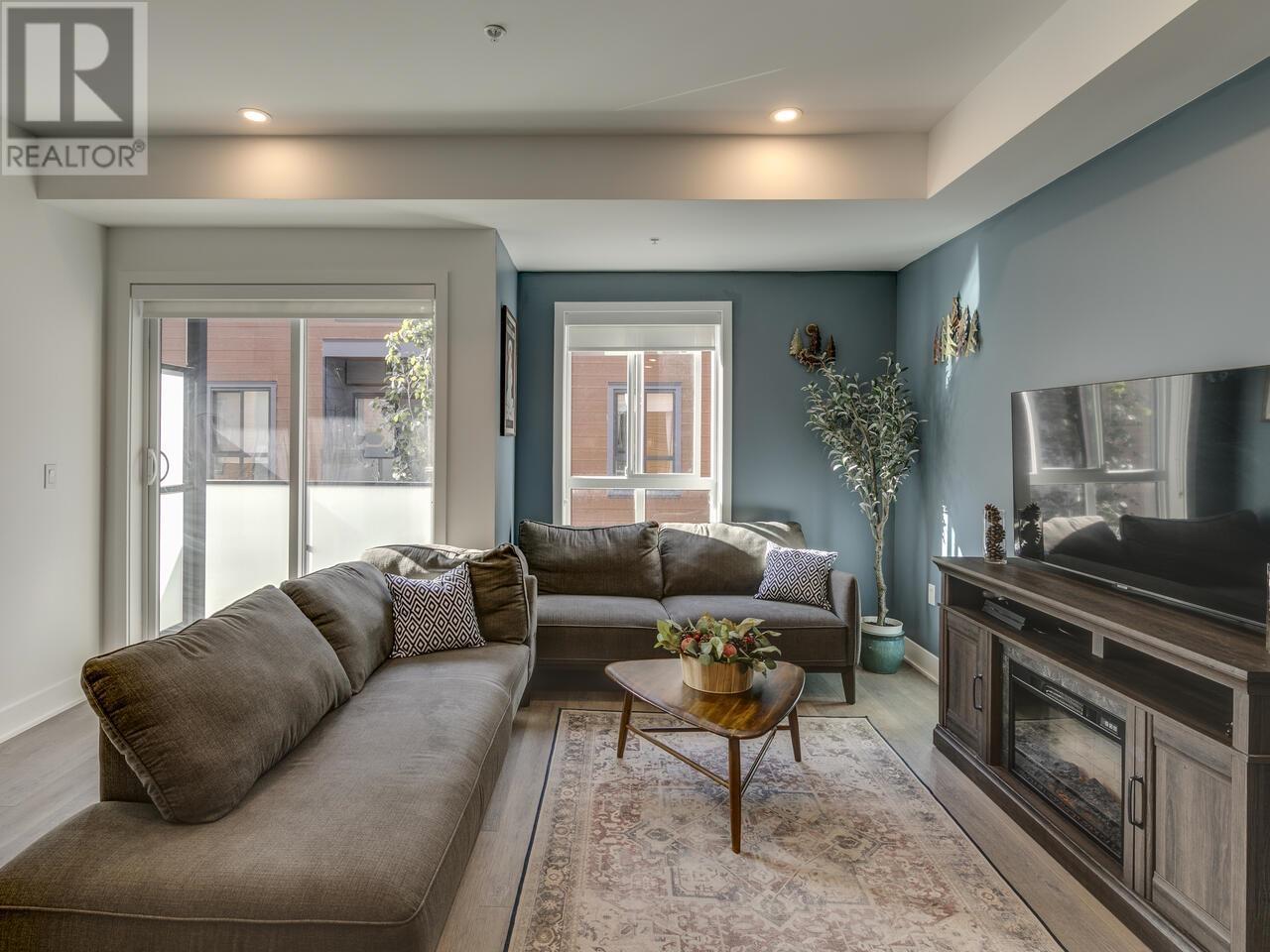 204 37842 THIRD AVENUE, Squamish