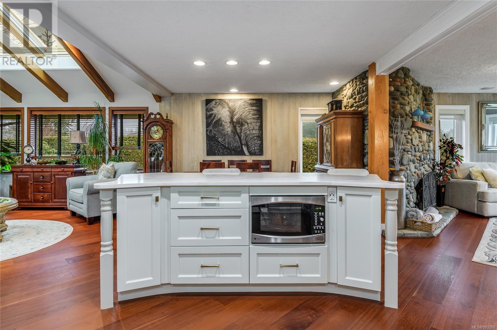 115 Engles Rd, Campbell River