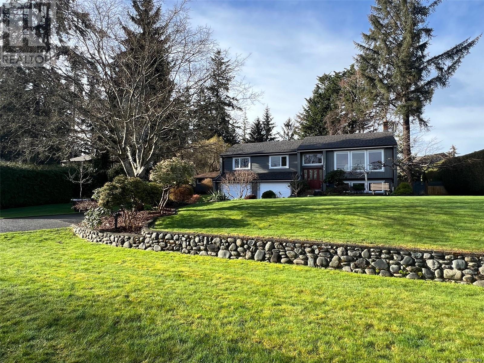 115 Engles Rd, Campbell River