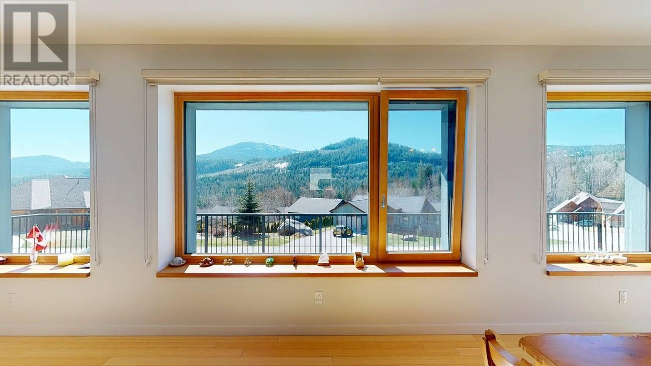 1006 Silvertip Road, Rossland