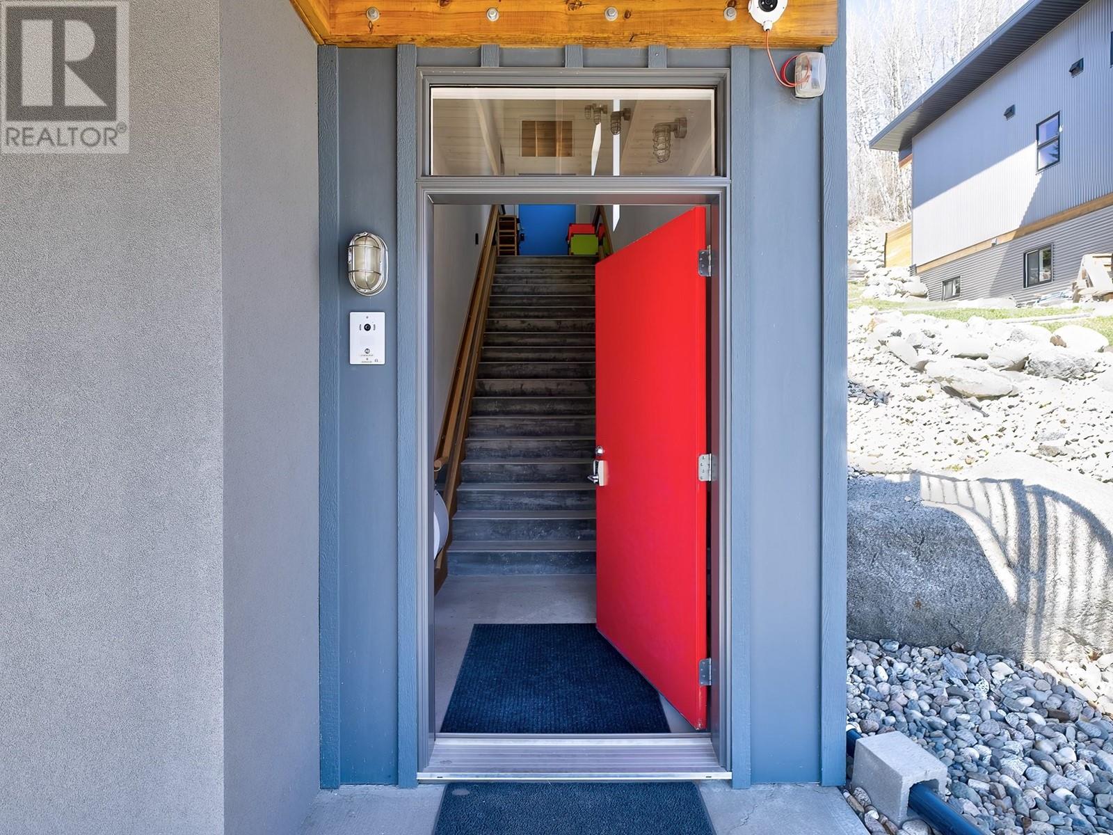1006 Silvertip Road, Rossland