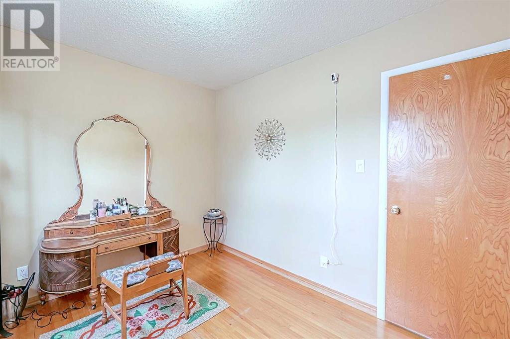 Single Family House Bungalow for Sale in  Vallance Crescent NW Varsity Calgary 