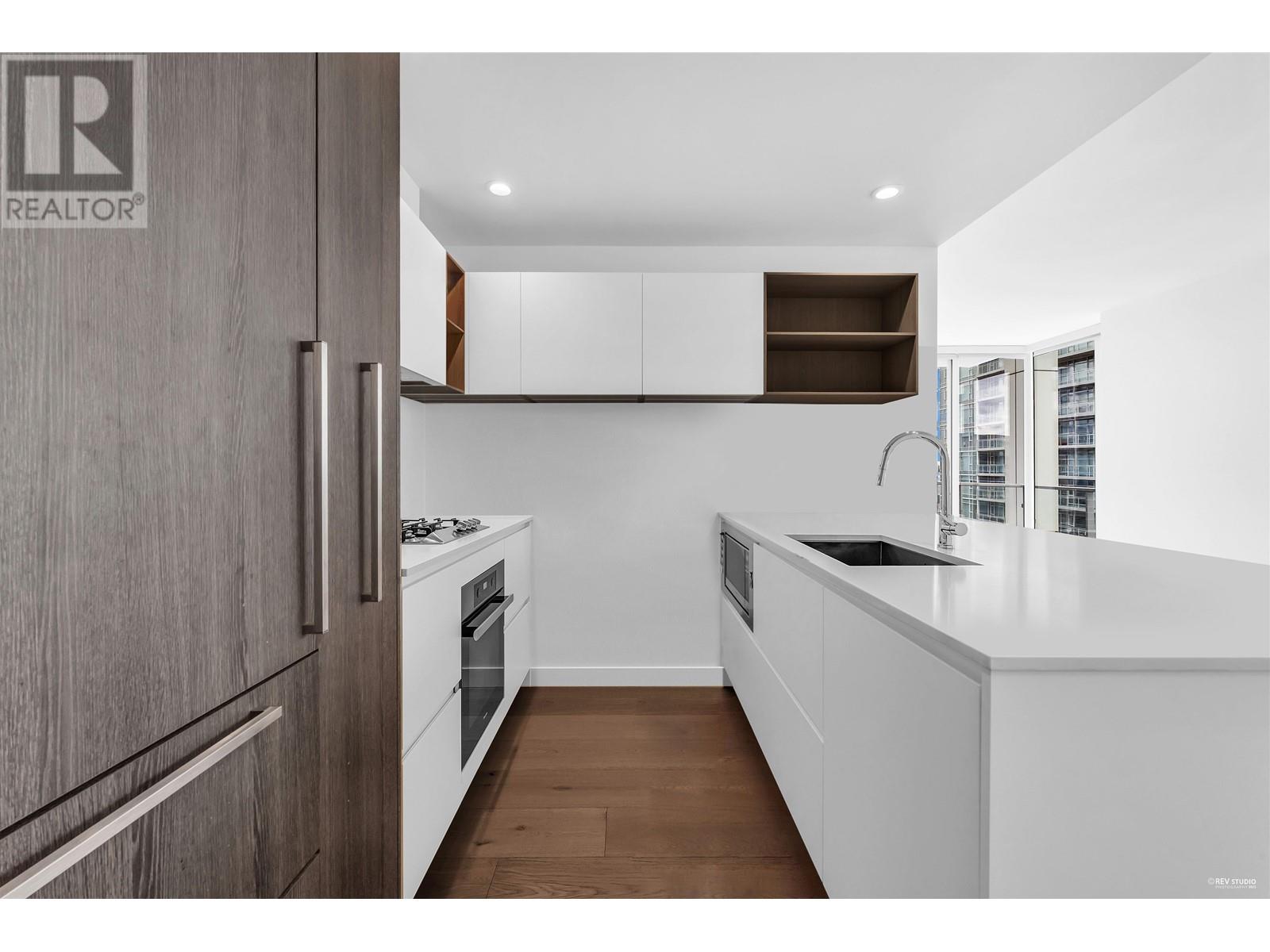 Photo 4 of 4002 6000 Mckay Avenue, Burnaby BC