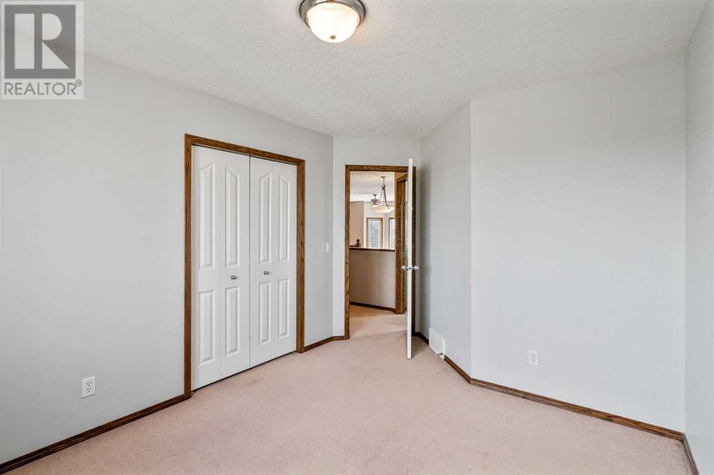 32 Bow Ridge Drive, Cochrane