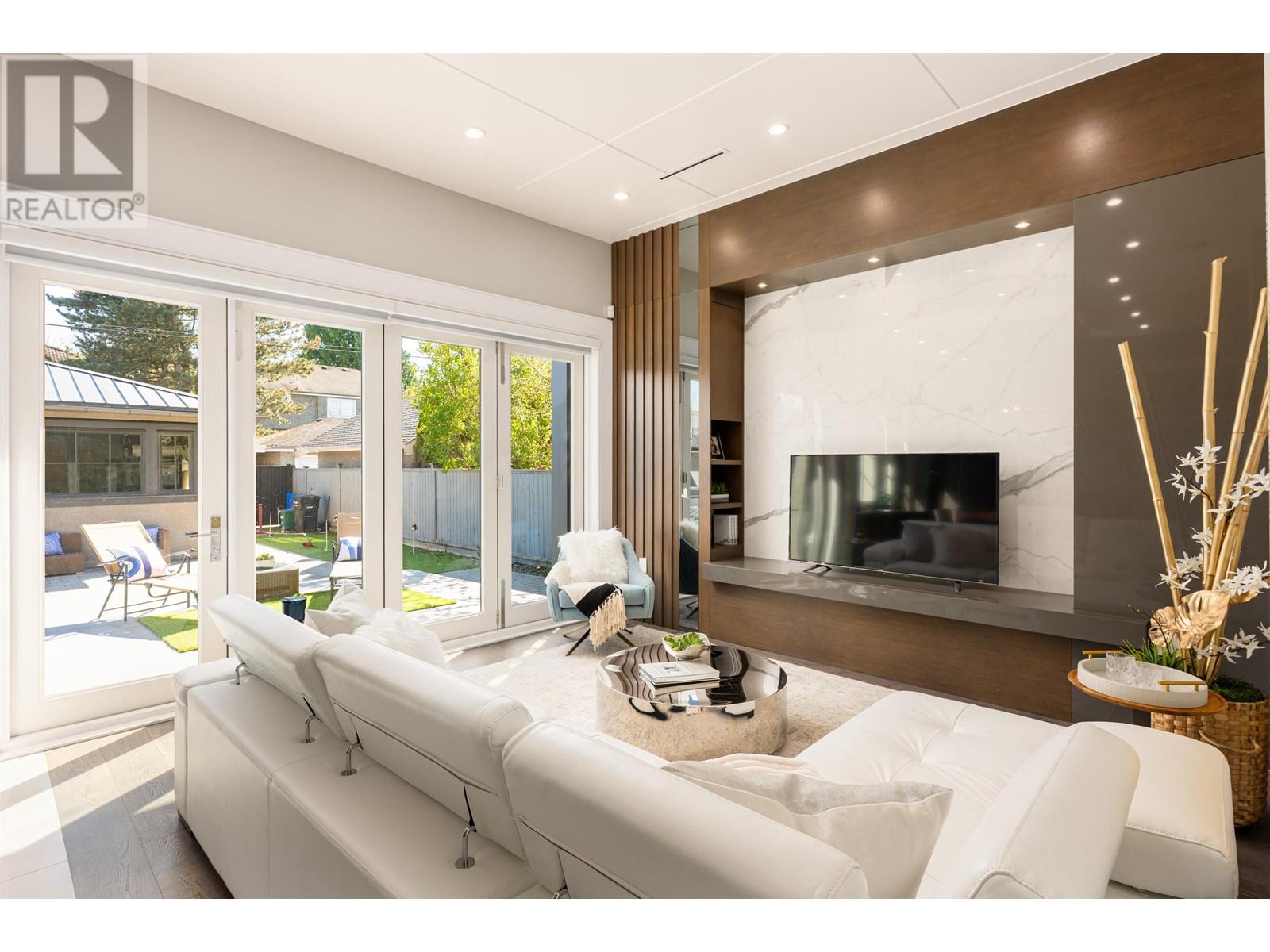 Photo 14 of 2638 W 22nd Avenue, Vancouver BC