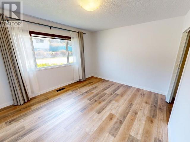 7228 BARNET STREET, Powell River