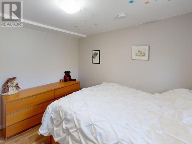 7228 BARNET STREET, Powell River