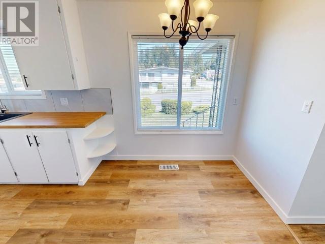7228 BARNET STREET, Powell River