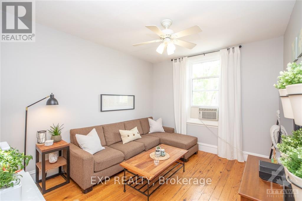 https://ddfcdn.realtor.ca/listing/TS638809106302570000/reb76/highres/1/x12094821_17.jpg