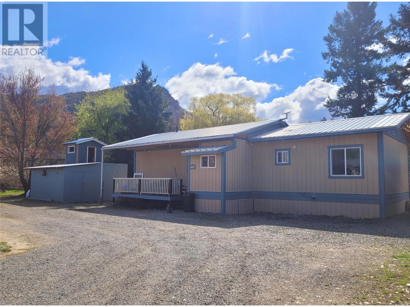 560 Station Road, Barriere
