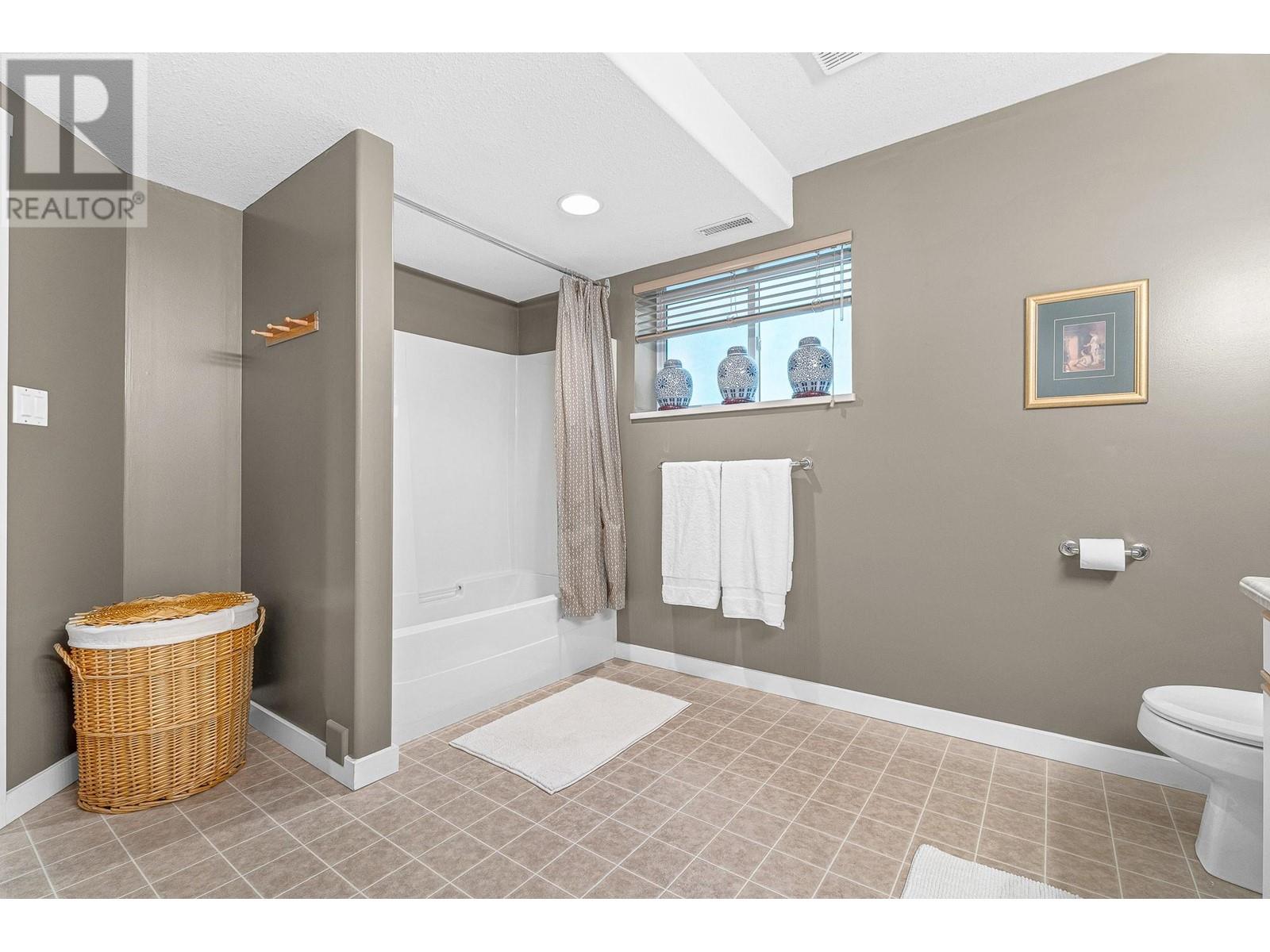  2535 Waverly Drive, Blind Bay