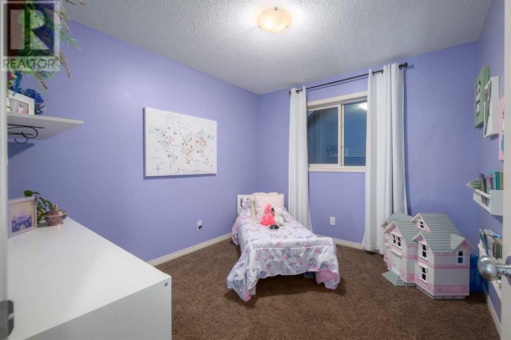 76 Heritage Hill, Cochrane