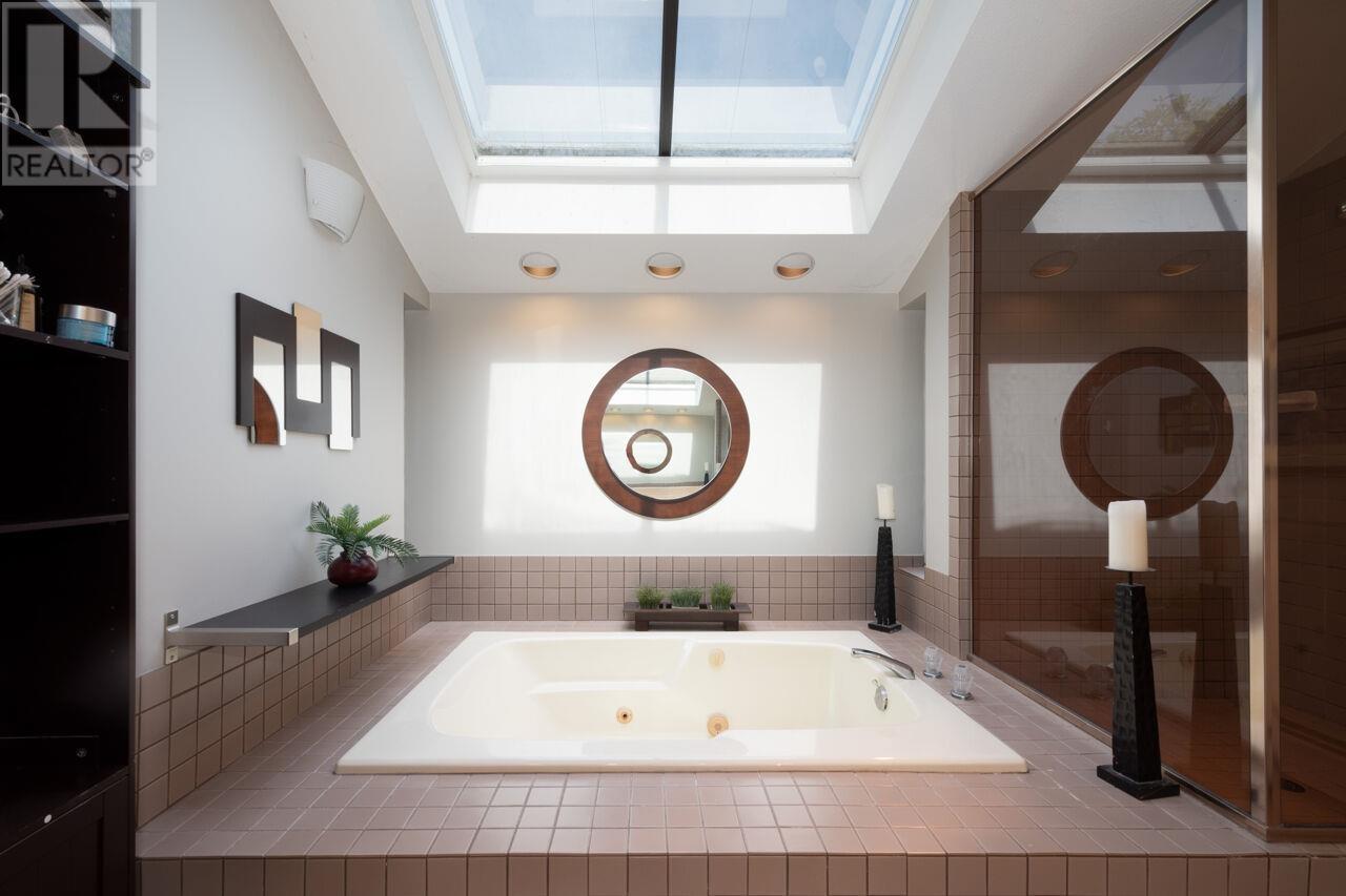 4231 ROCKRIDGE CRESCENT, West Vancouver
