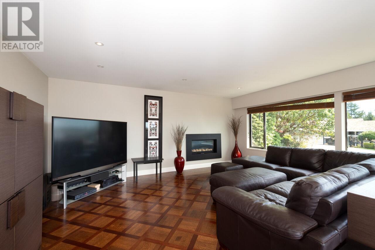 4231 ROCKRIDGE CRESCENT, West Vancouver