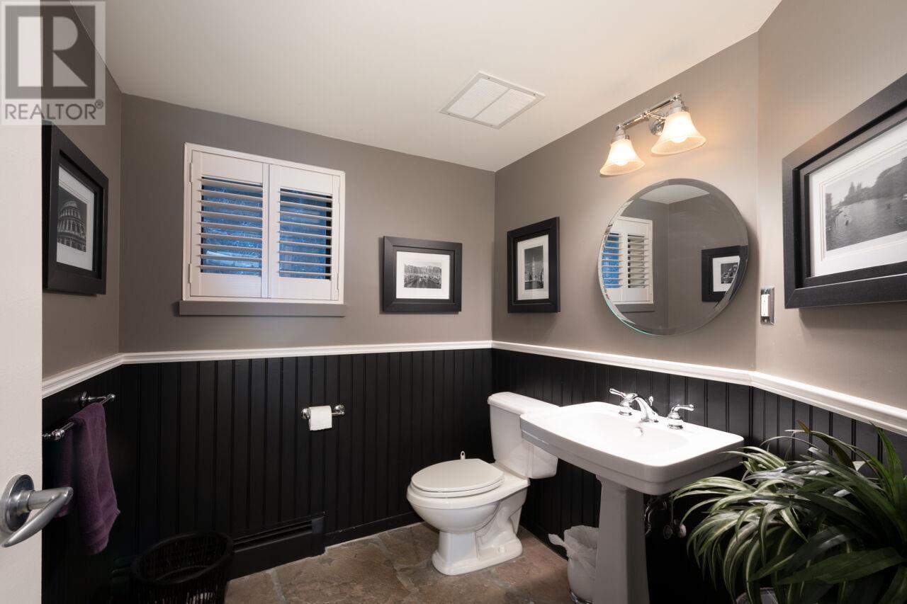4231 ROCKRIDGE CRESCENT, West Vancouver