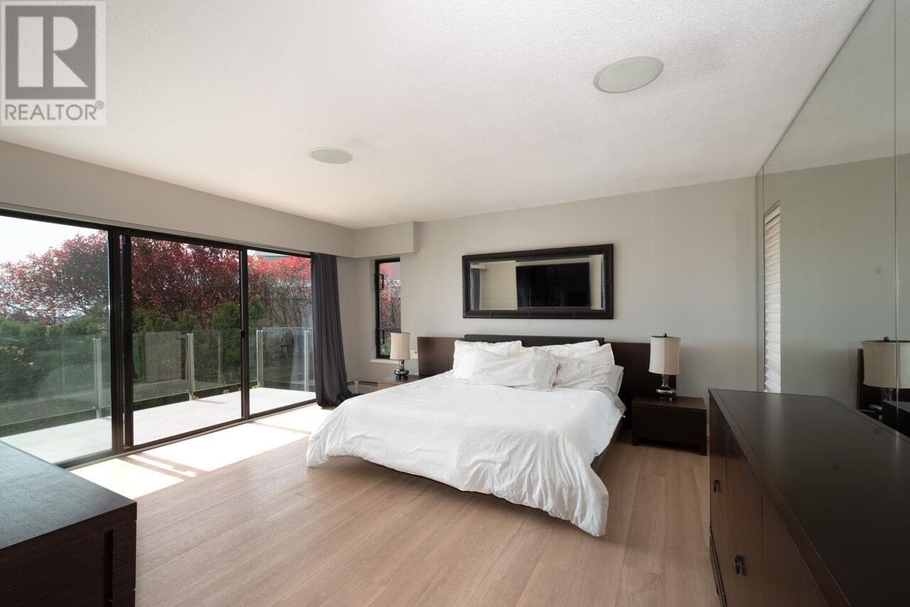 4231 ROCKRIDGE CRESCENT, West Vancouver