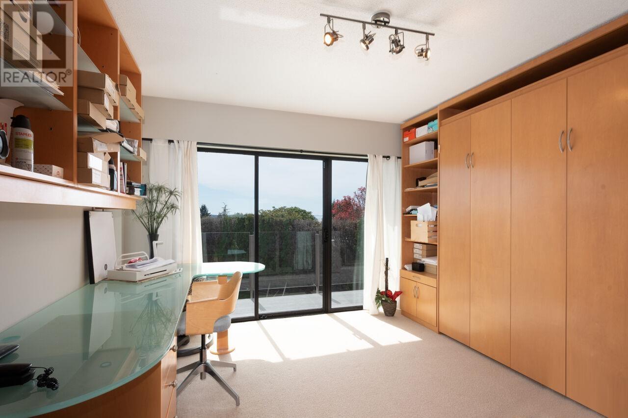 4231 ROCKRIDGE CRESCENT, West Vancouver