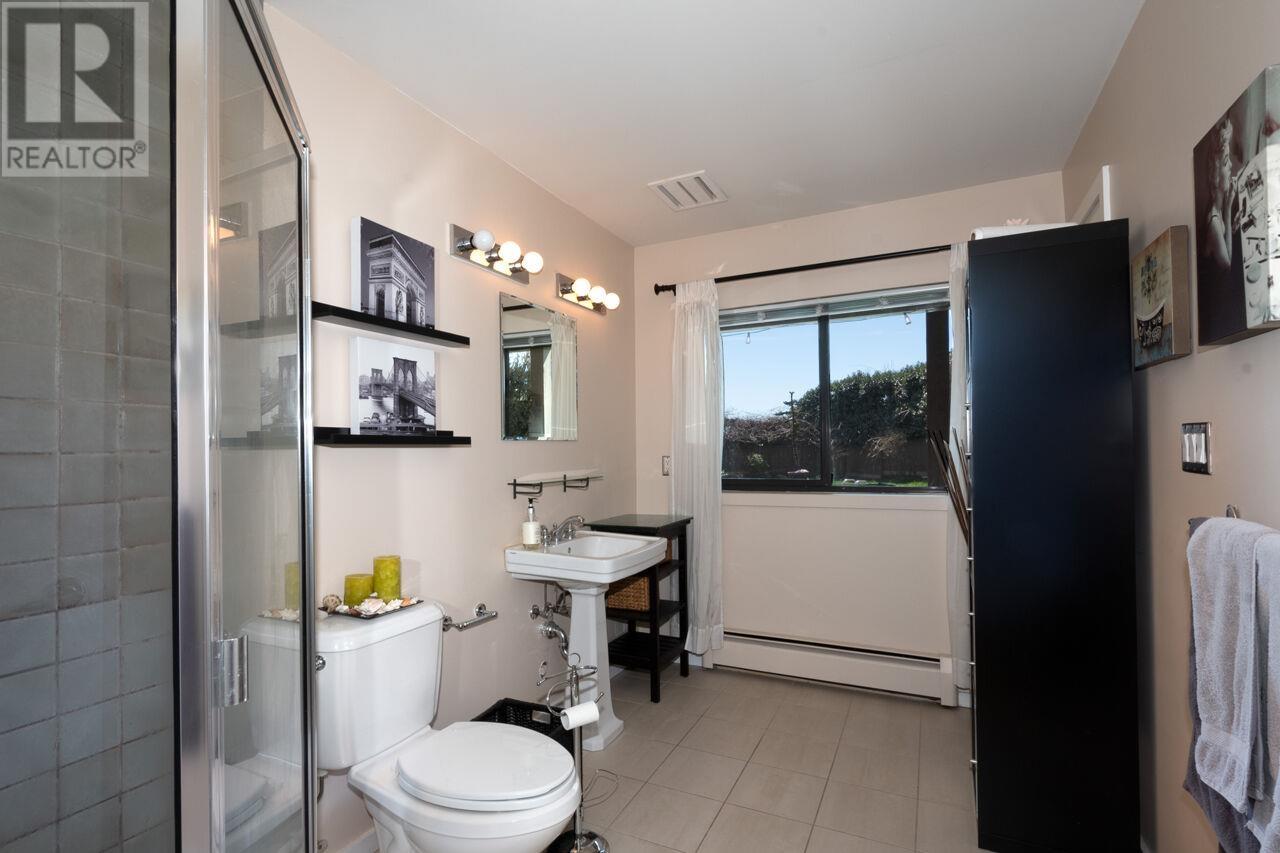 4231 ROCKRIDGE CRESCENT, West Vancouver