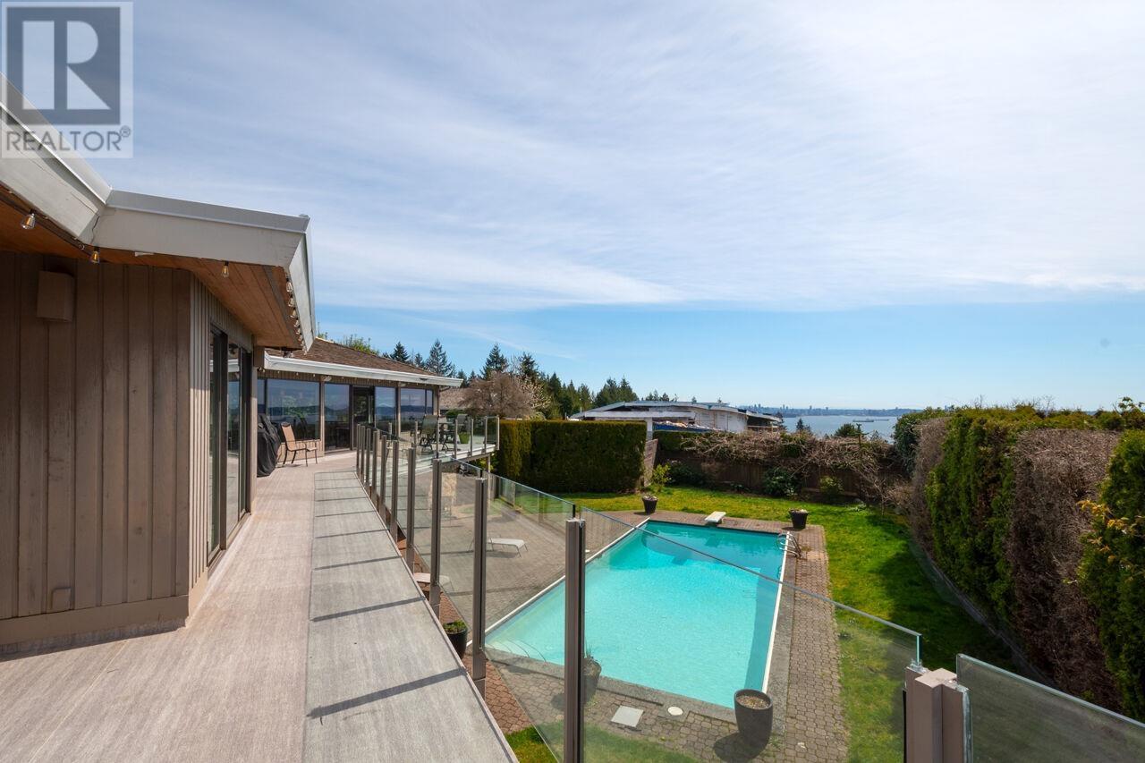 4231 ROCKRIDGE CRESCENT, West Vancouver