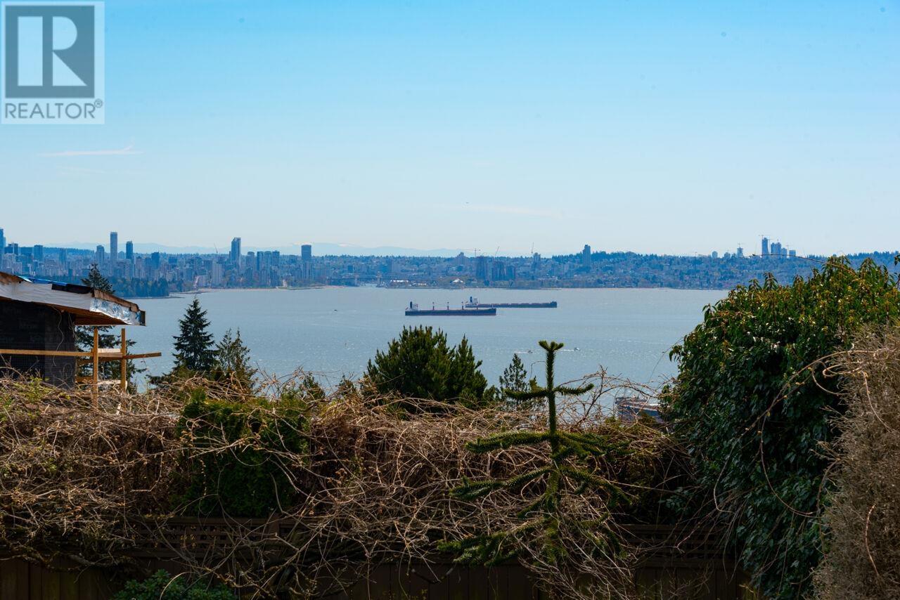4231 ROCKRIDGE CRESCENT, West Vancouver
