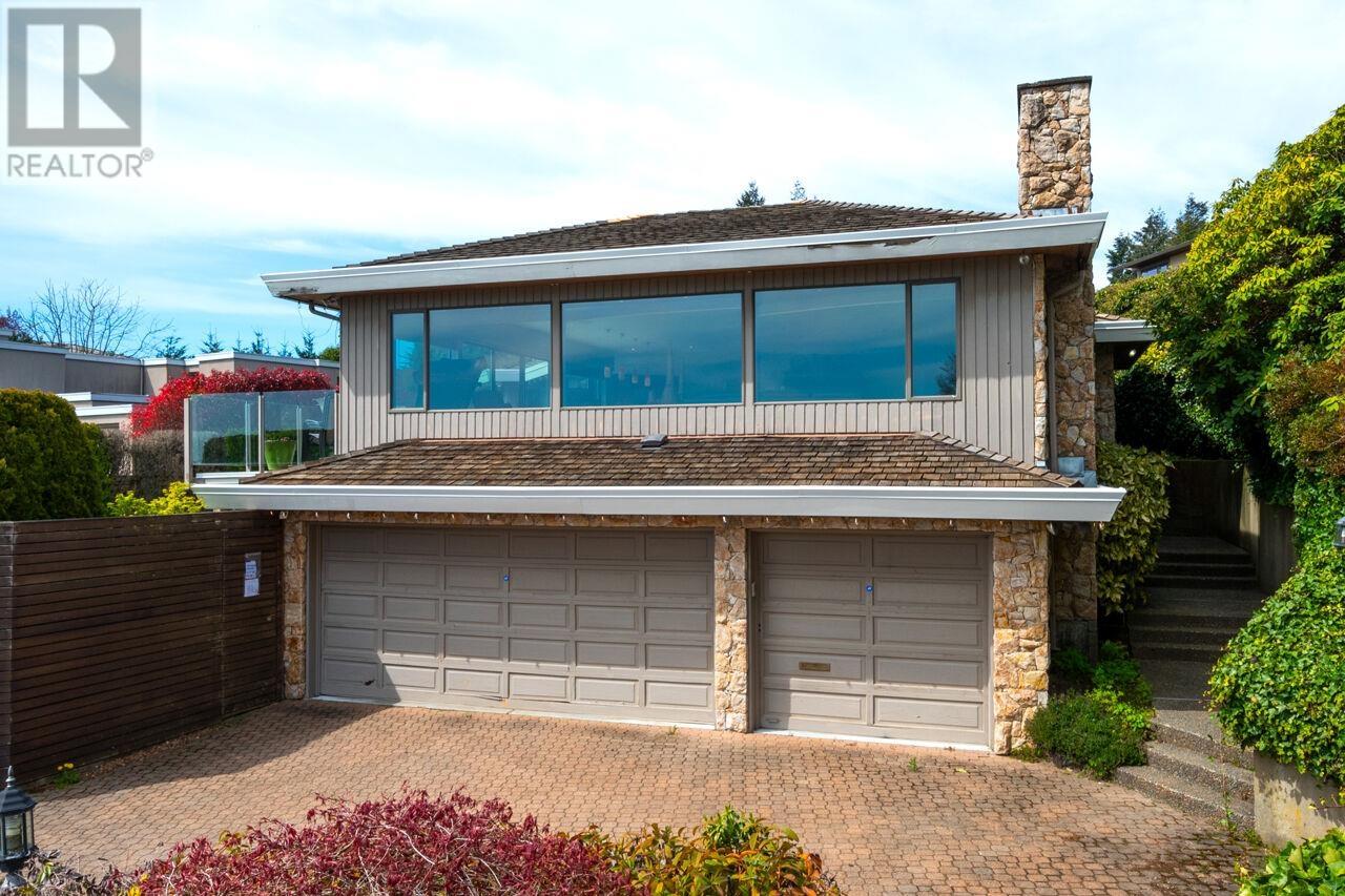 4231 ROCKRIDGE CRESCENT, West Vancouver