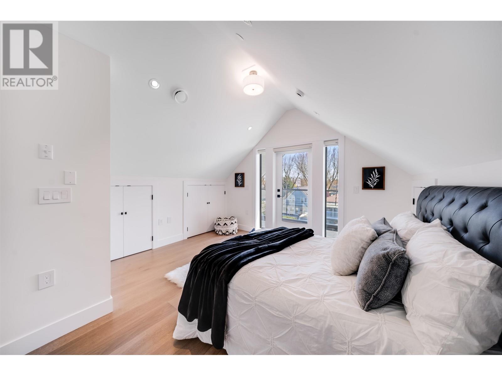 1 878 E 37TH AVENUE, Vancouver real estate listing R2992194