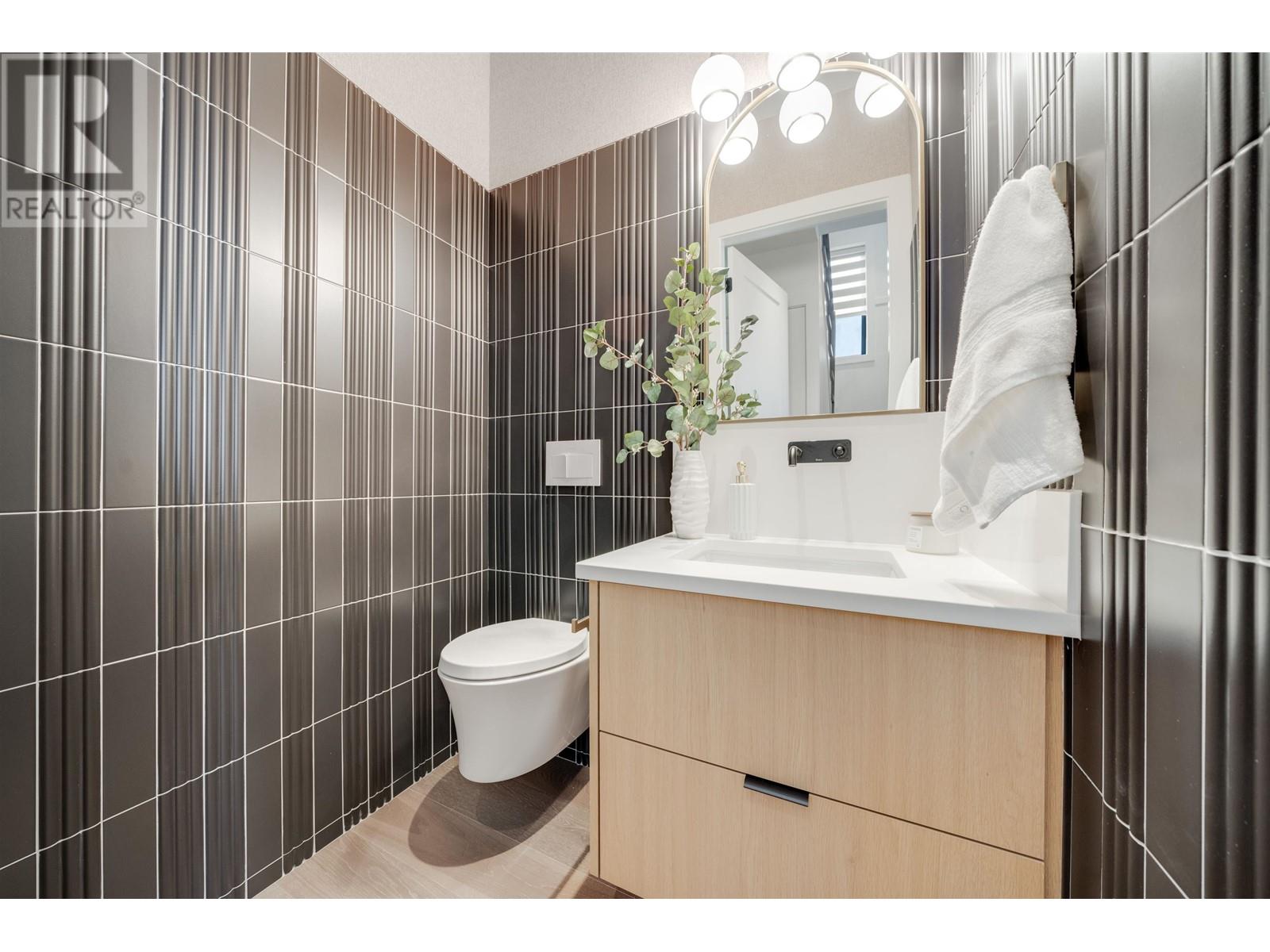 1 878 E 37TH AVENUE, Vancouver real estate listing R2992194