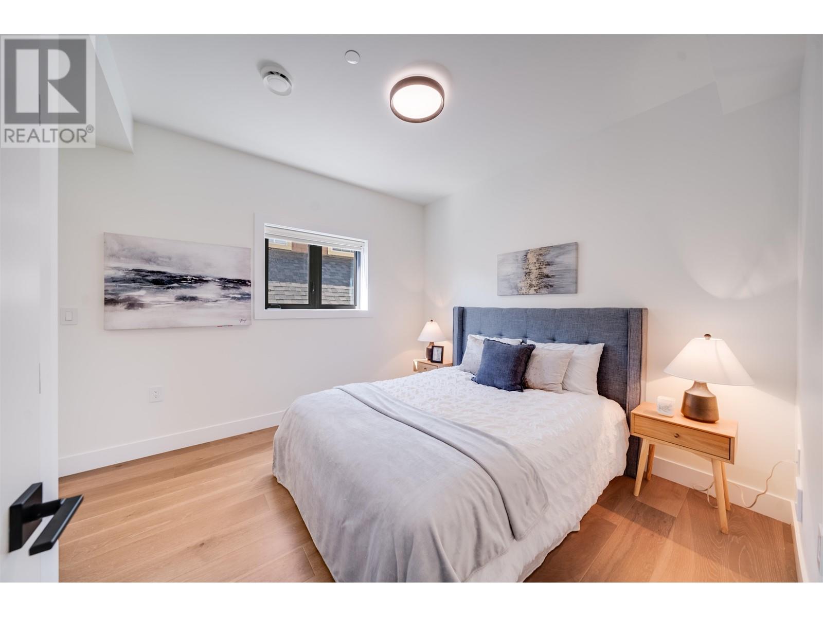 1 878 E 37TH AVENUE, Vancouver real estate listing R2992194