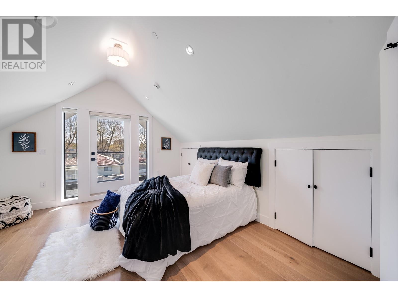 1 878 E 37TH AVENUE, Vancouver real estate listing R2992194