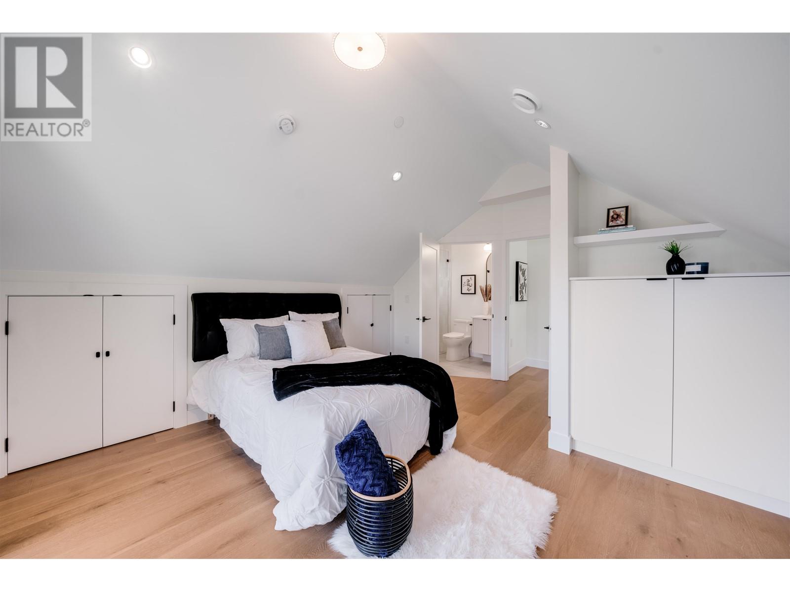 1 878 E 37TH AVENUE, Vancouver real estate listing R2992194