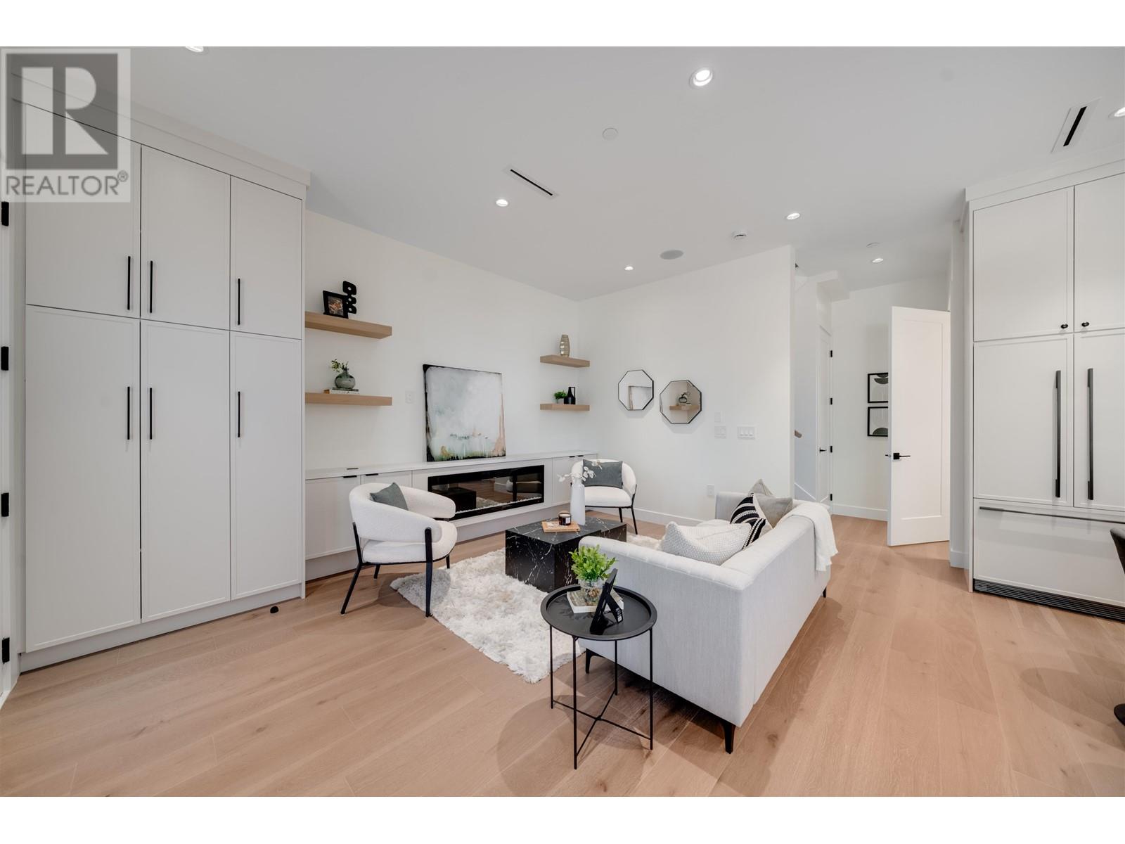 1 878 E 37TH AVENUE, Vancouver real estate listing R2992194