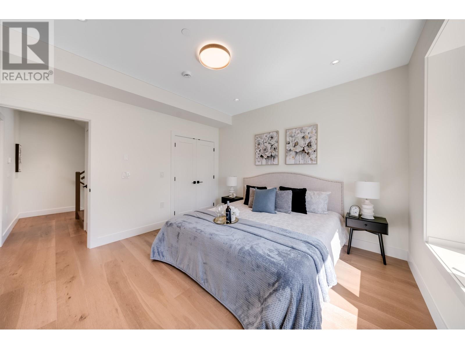 1 878 E 37TH AVENUE, Vancouver real estate listing R2992194