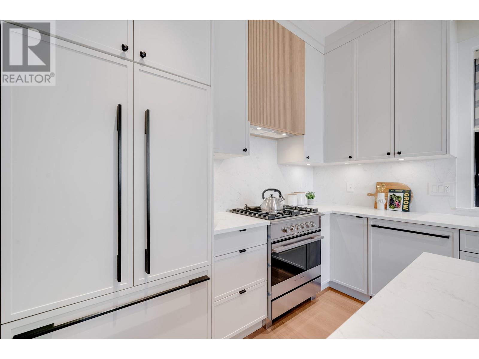 1 878 E 37TH AVENUE, Vancouver real estate listing R2992194