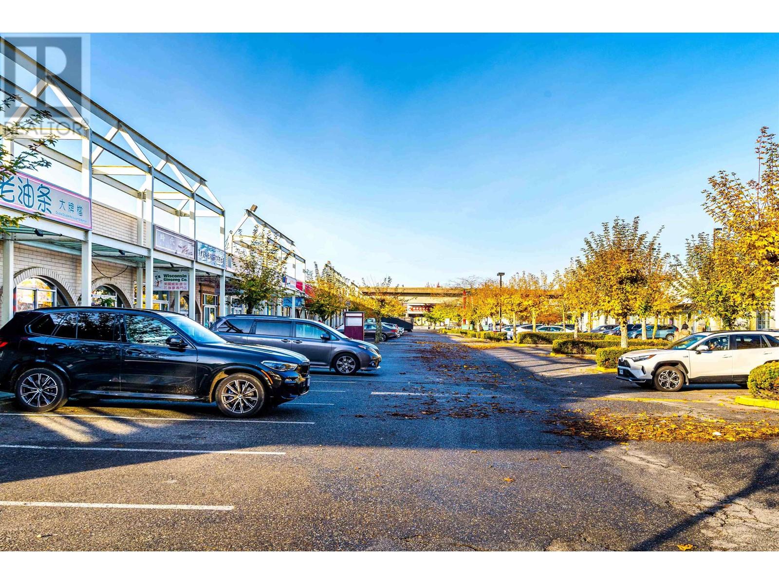 Photo 15 of 101 4600 No 3 Road, Richmond BC
