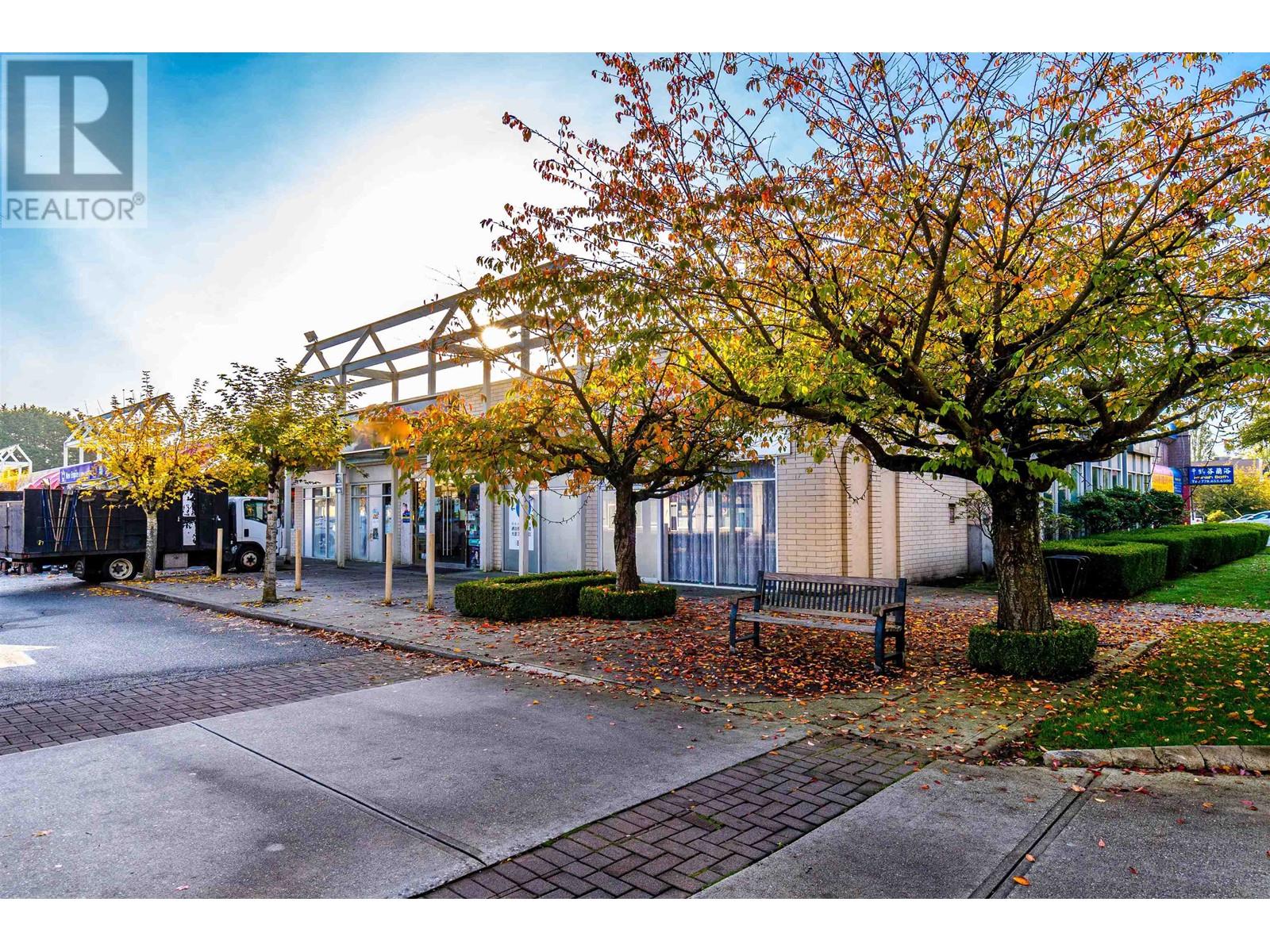 Photo 4 of 101 4600 No 3 Road, Richmond BC