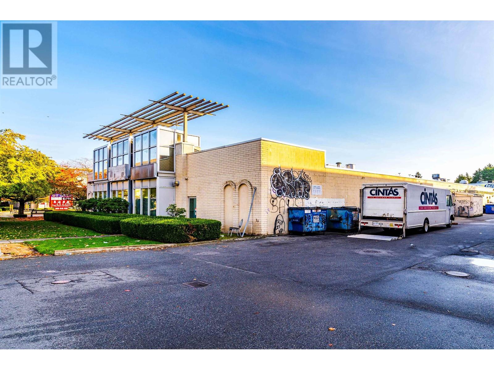 Photo 12 of 101 4600 No 3 Road, Richmond BC