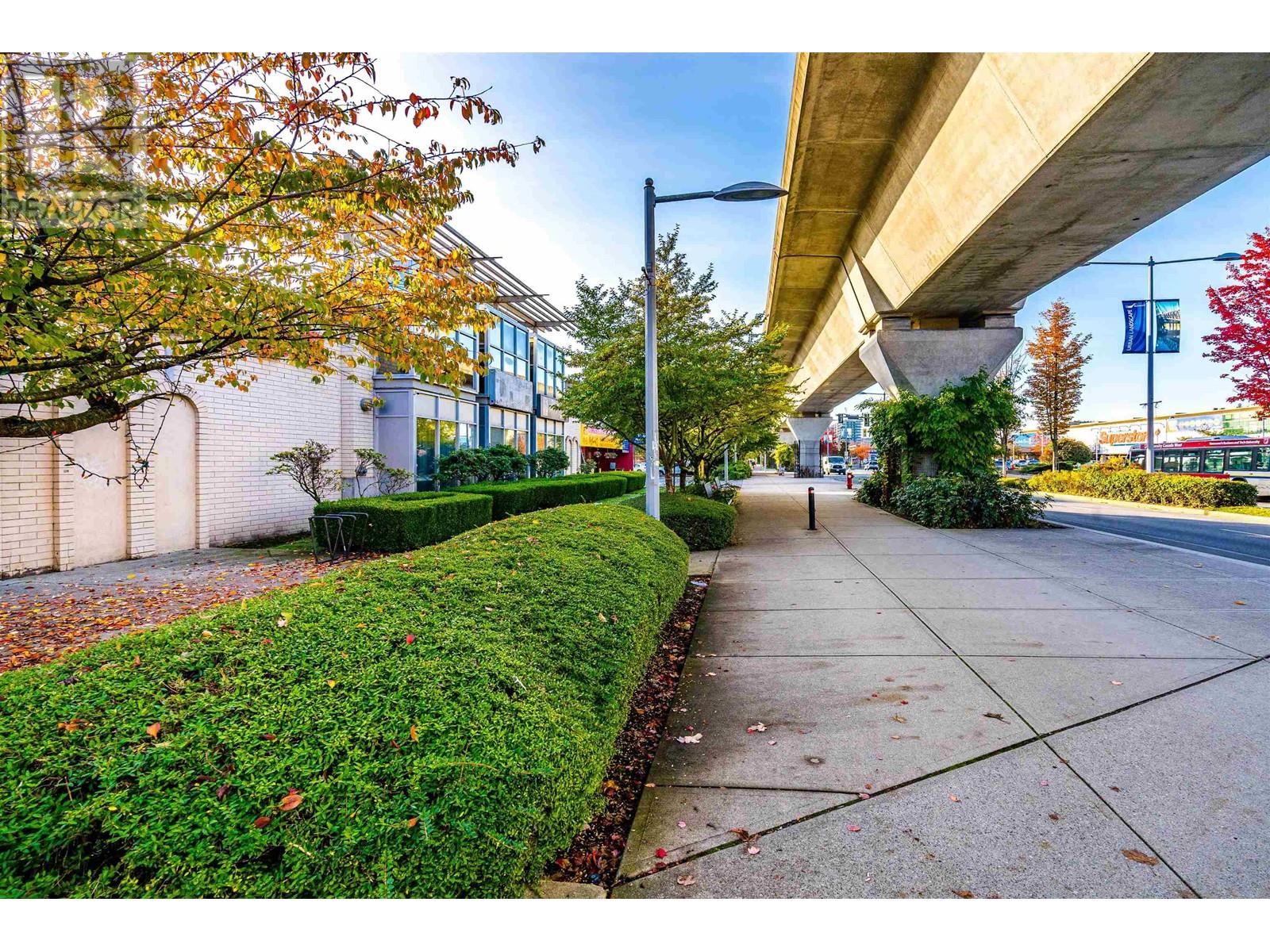 Photo 7 of 101 4600 No 3 Road, Richmond BC