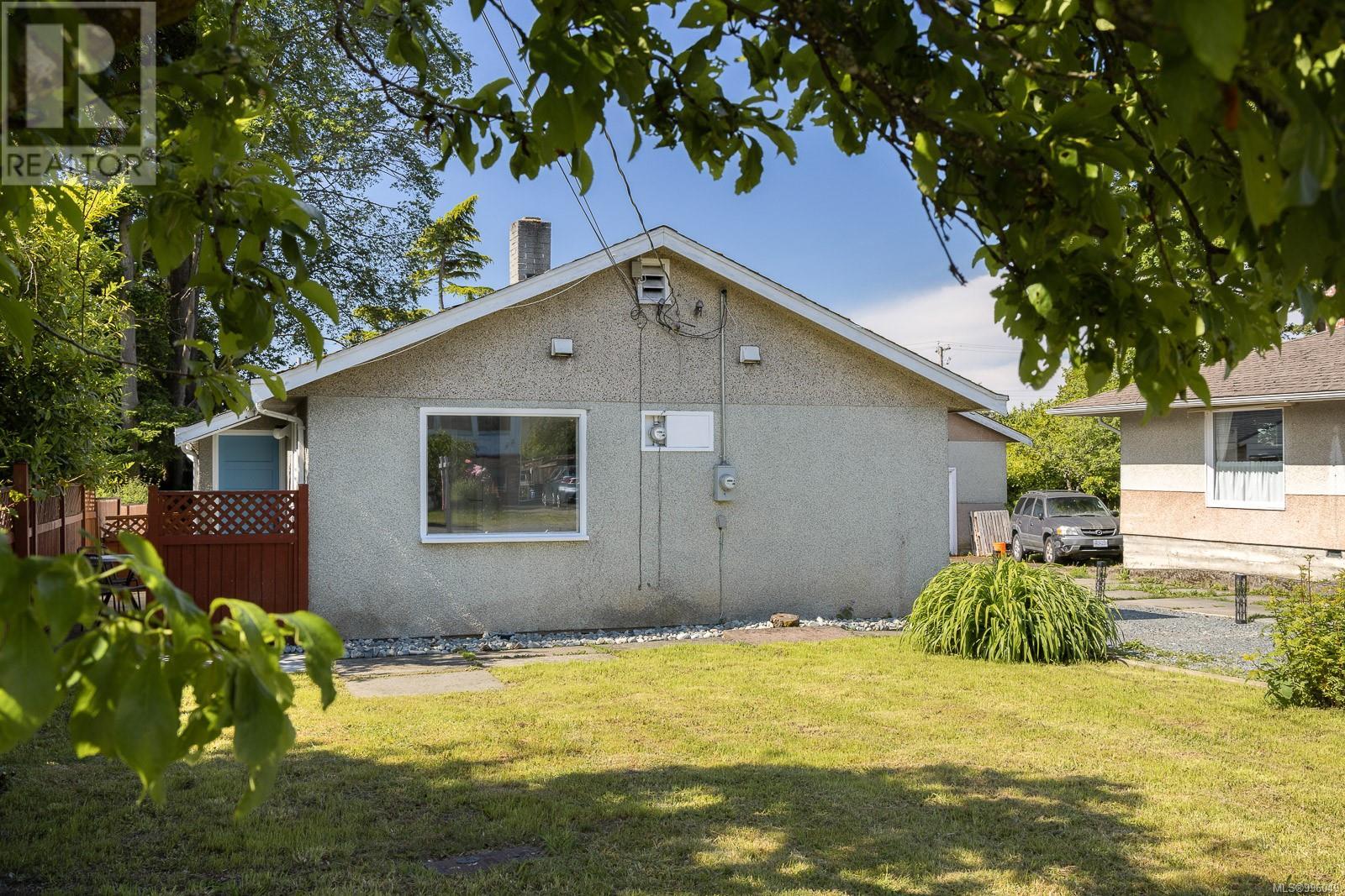 A 83 Sims Avenue, Saanich