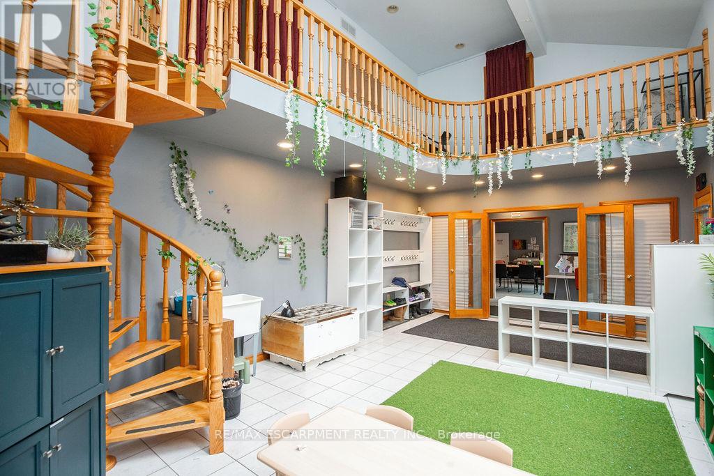 Photo 18 of 144 Wilson Street E, Hamilton ON
