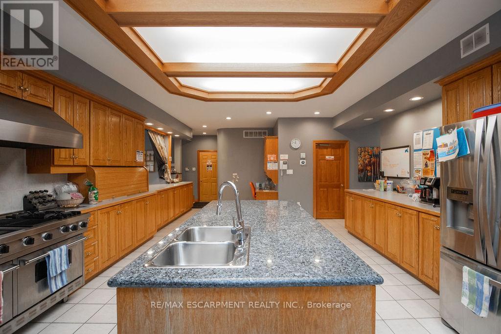 Photo 29 of 144 Wilson Street E, Hamilton ON