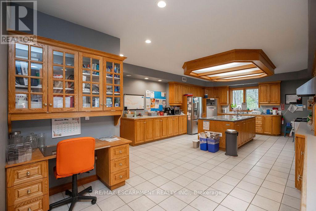 Photo 31 of 144 Wilson Street E, Hamilton ON