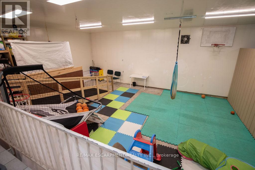 Photo 25 of 144 Wilson Street E, Hamilton ON